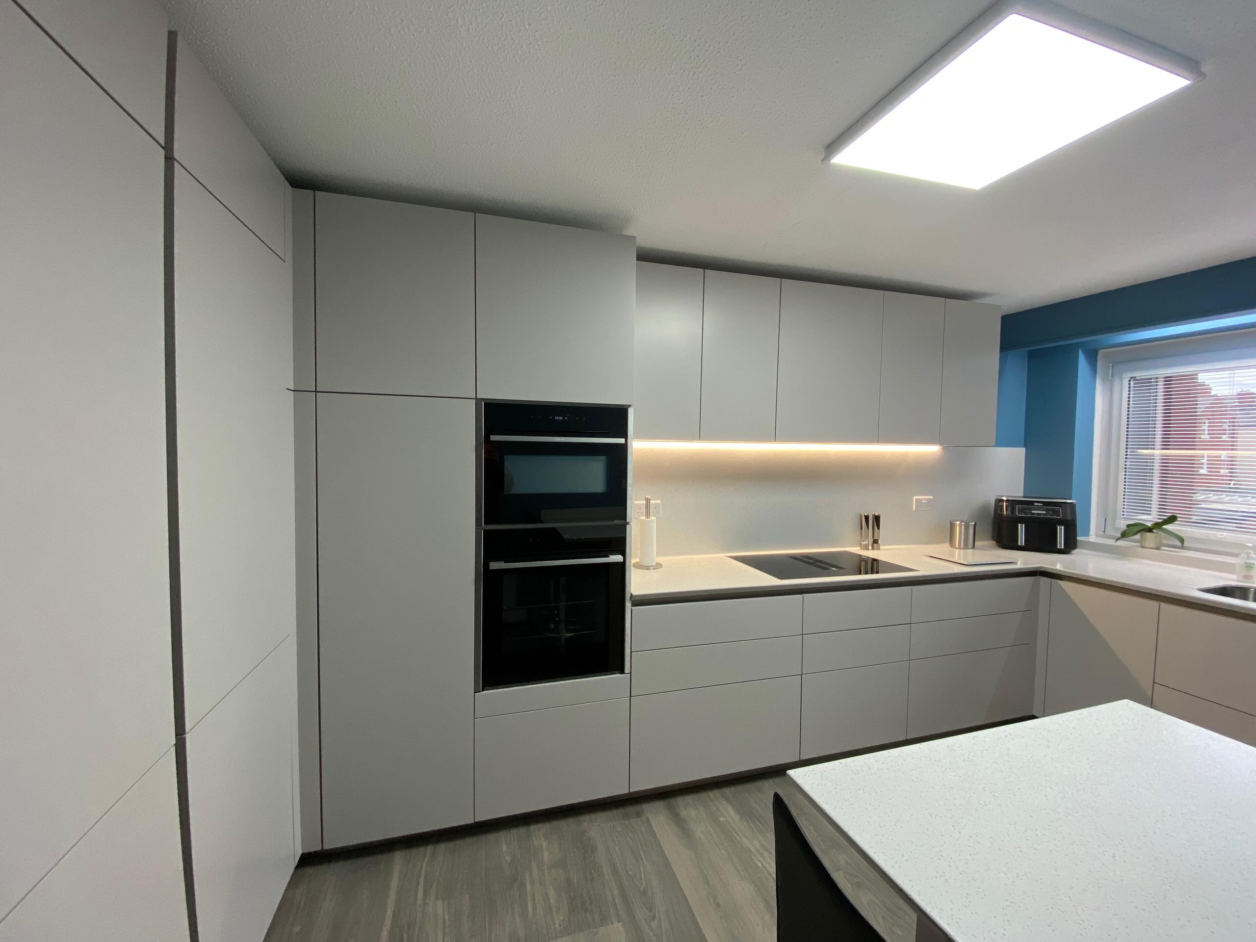 Handleless Apartment Kitchen in Silk Gloss Loam Finish