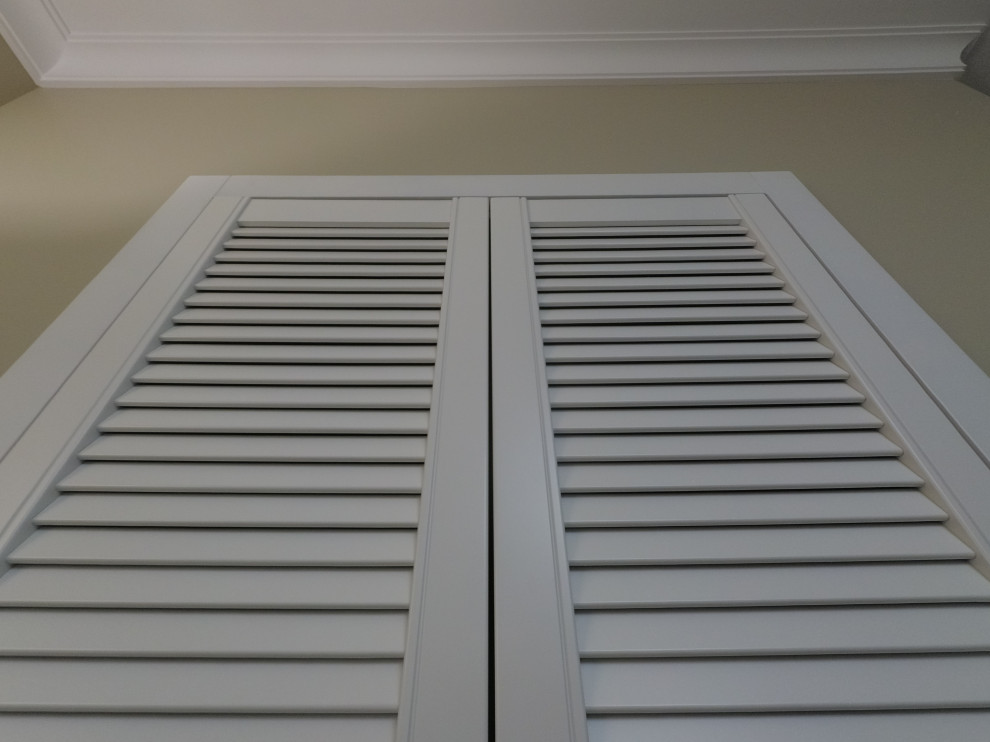 Двери-жалюзи в гардеробной