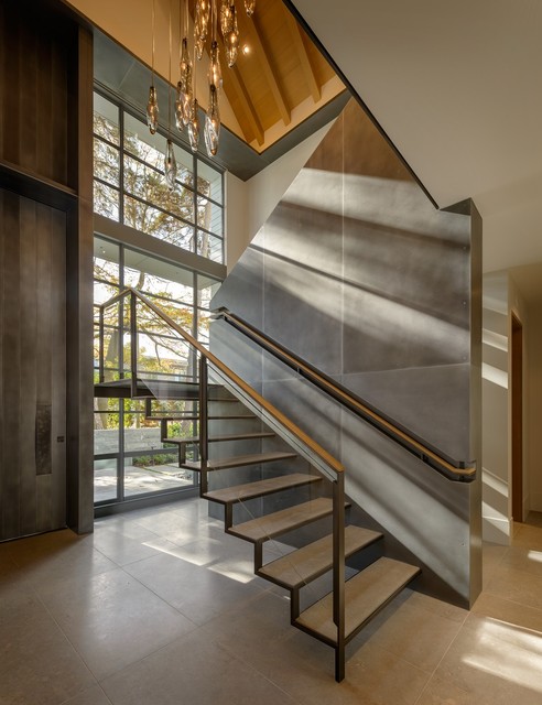 Lakefront House escalera