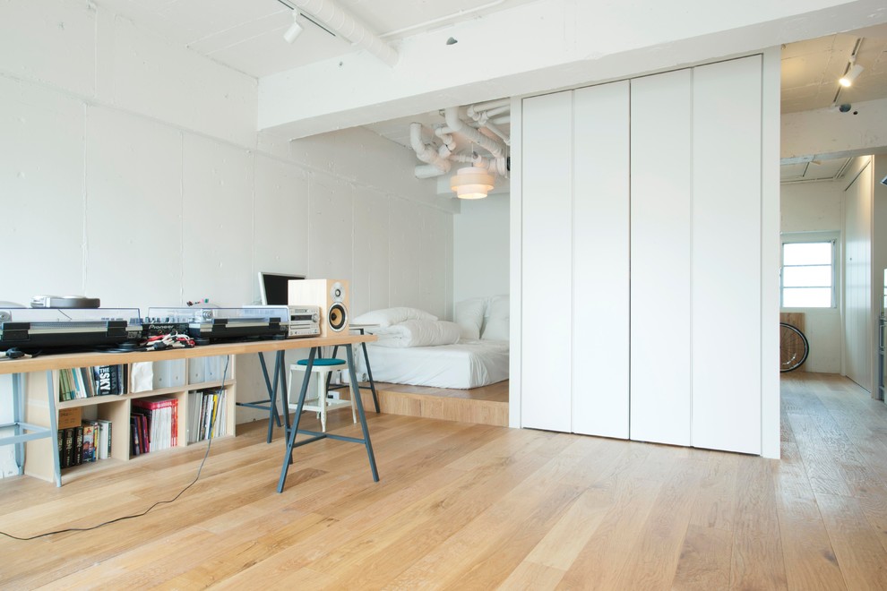 Inspiration for an industrial home design in Tokyo.