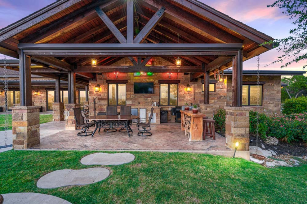 Mountain style patio photo in Austin