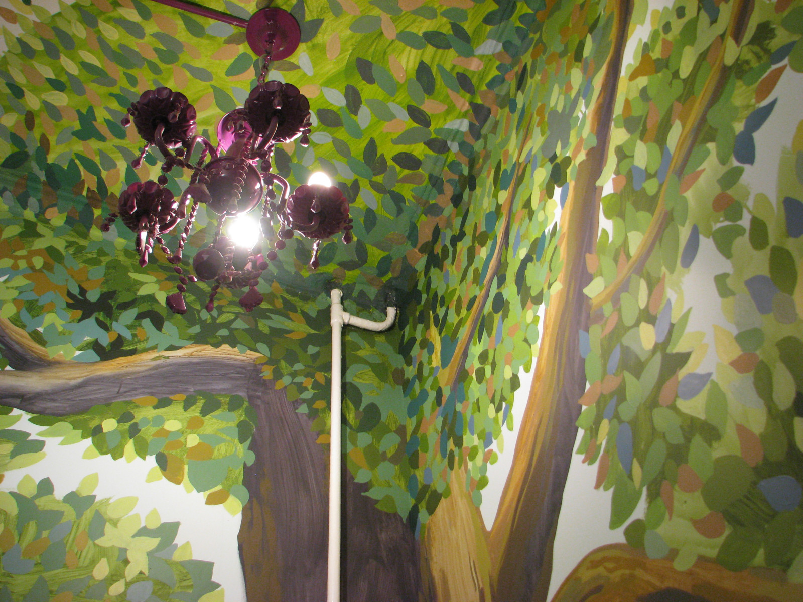 Роспись в детской. Дерево.