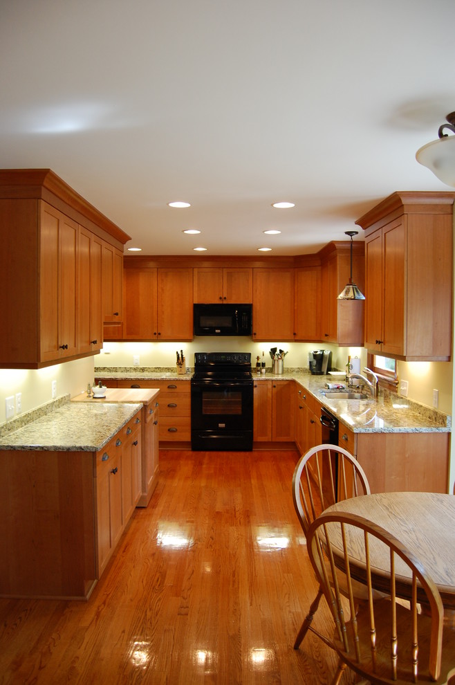 Kitchen - rustic kitchen idea in Raleigh