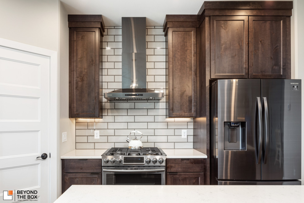 Example of a transitional kitchen design with an island