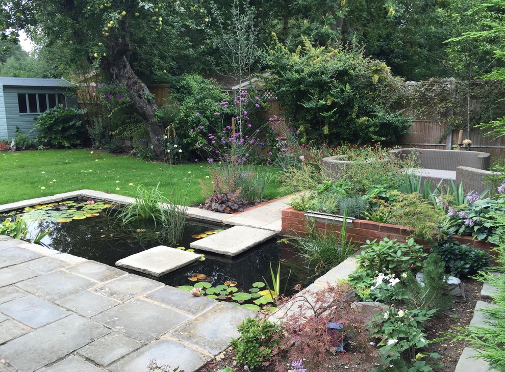 Inspiration for a traditional garden in Hertfordshire.