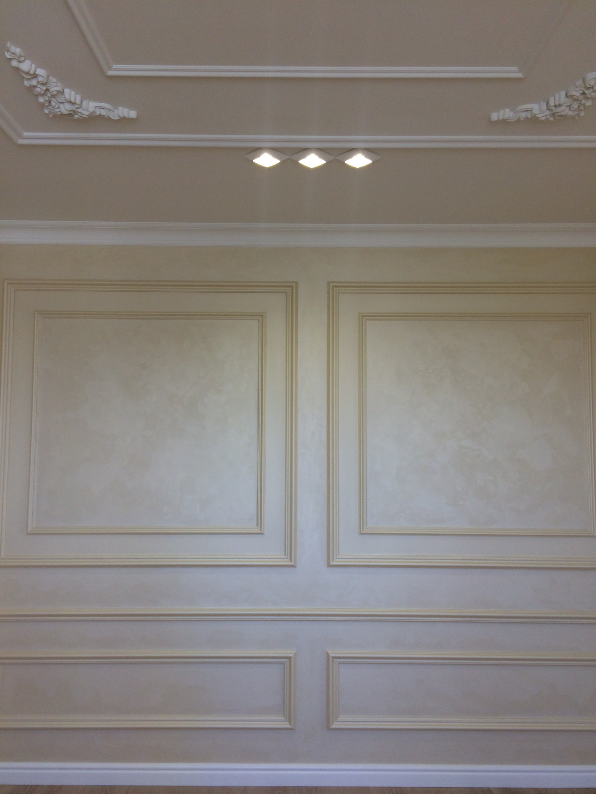 Декоративная штукатурка с эффектом шелка в частной квартире