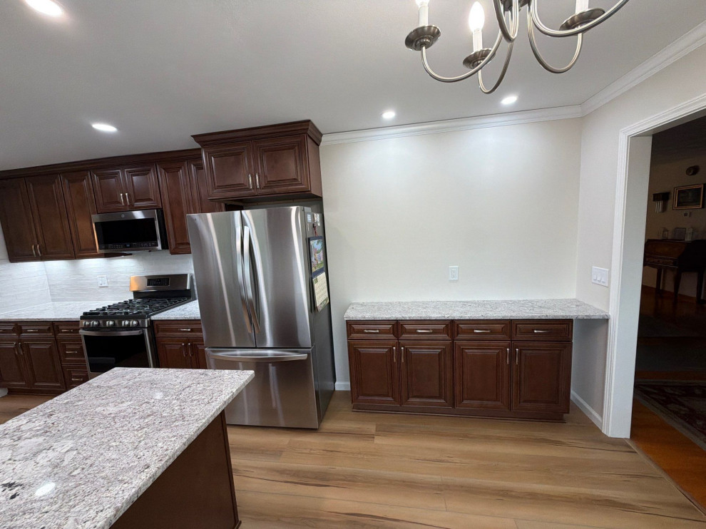 USCD cabinetry accompanied granite countertops, porcelain tile backsplash and Ca
