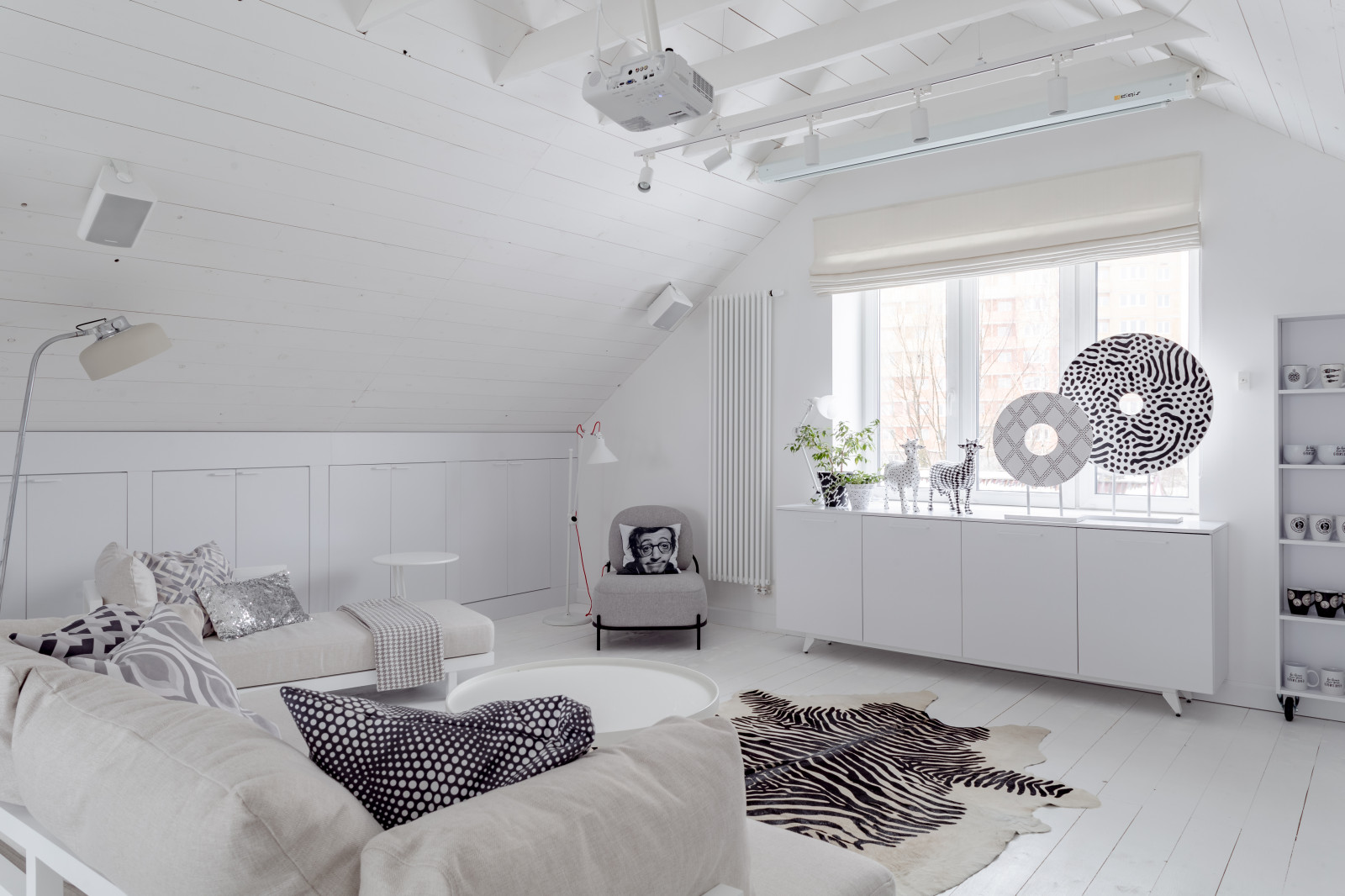 Белая мансарда.