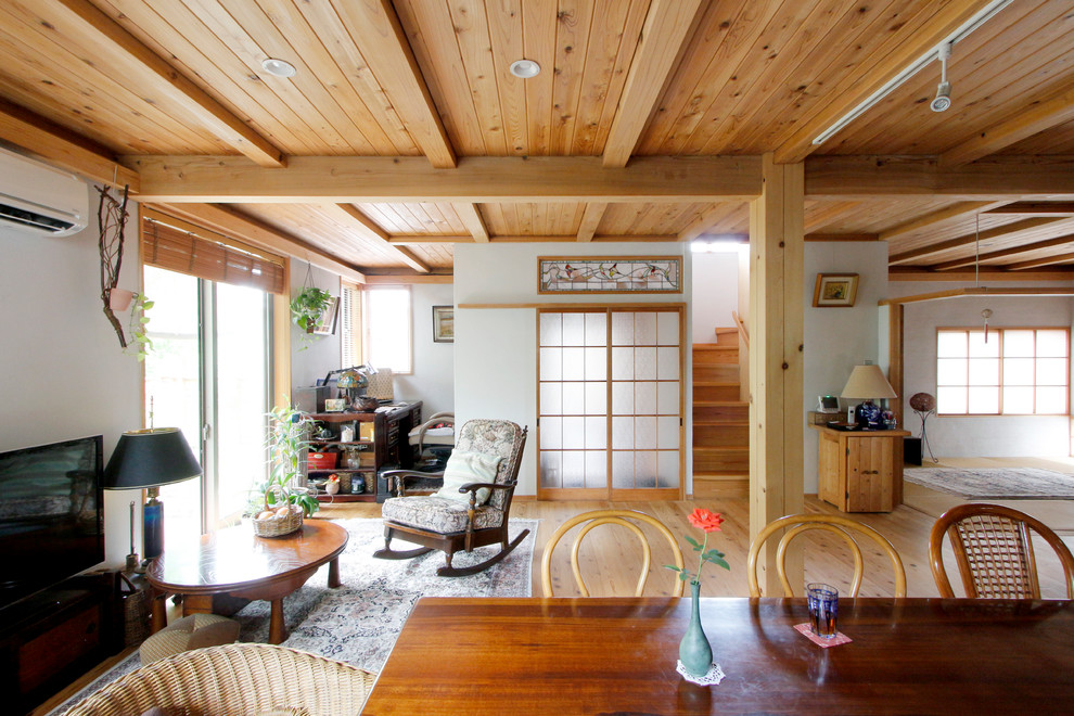 Inspiration for an asian living room in Tokyo Suburbs.