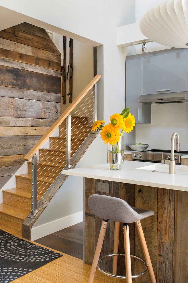 Eat-in kitchen - small modern eat-in kitchen idea with an island