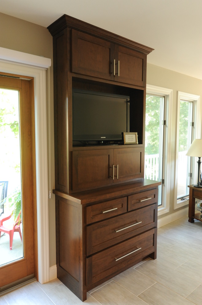 Transitional kitchen photo in Chicago