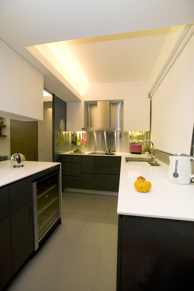 Contemporary l-shaped kitchen in Hong Kong with a double-bowl sink, flat-panel cabinets, black cabinets and metallic splashback.