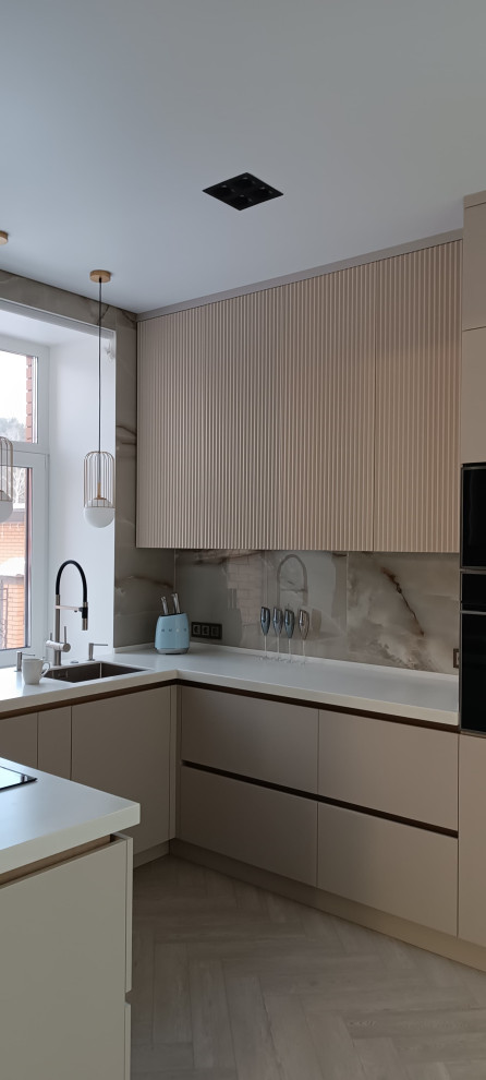 Дом  стоящий среди сосен