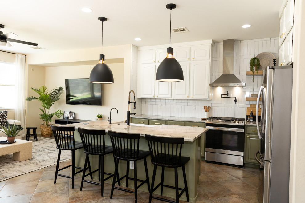 Example of a transitional kitchen design in Phoenix