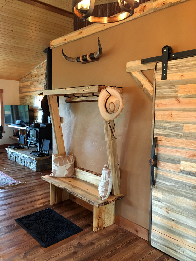 Entryway - rustic entryway idea