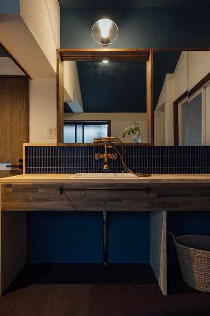 継ぐ家-南アルプス giapponese-moderno-bagno-di-servizio