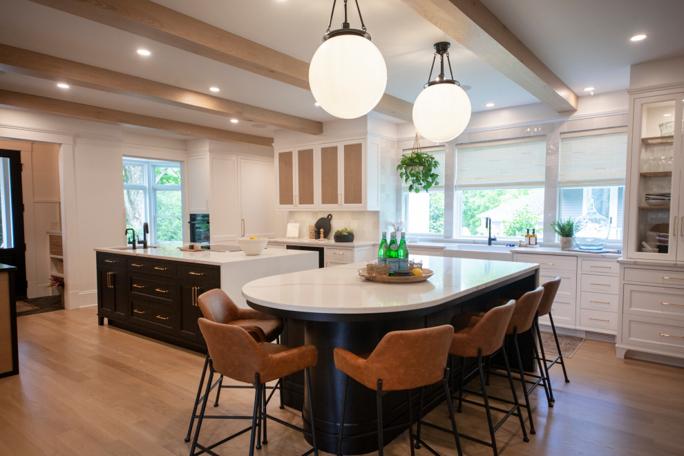 This is an example of a contemporary kitchen in Cleveland.