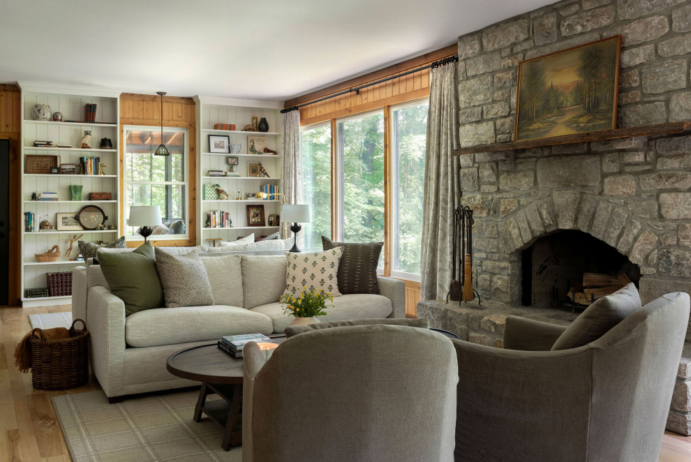 Example of a mountain style living room design in Nashville