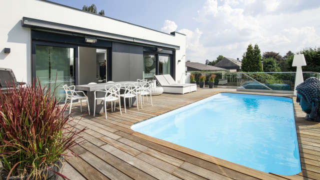 Einfamilienhaus in NRW contemporary-swimming-pool-and-hot-tub