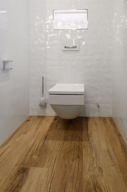 Badezimmer in Superwhite 3-D Dekor mit Holzfliesen kombiniert - Modern -  Badezimmer - Dortmund - von Franke Raumwert | Houzz