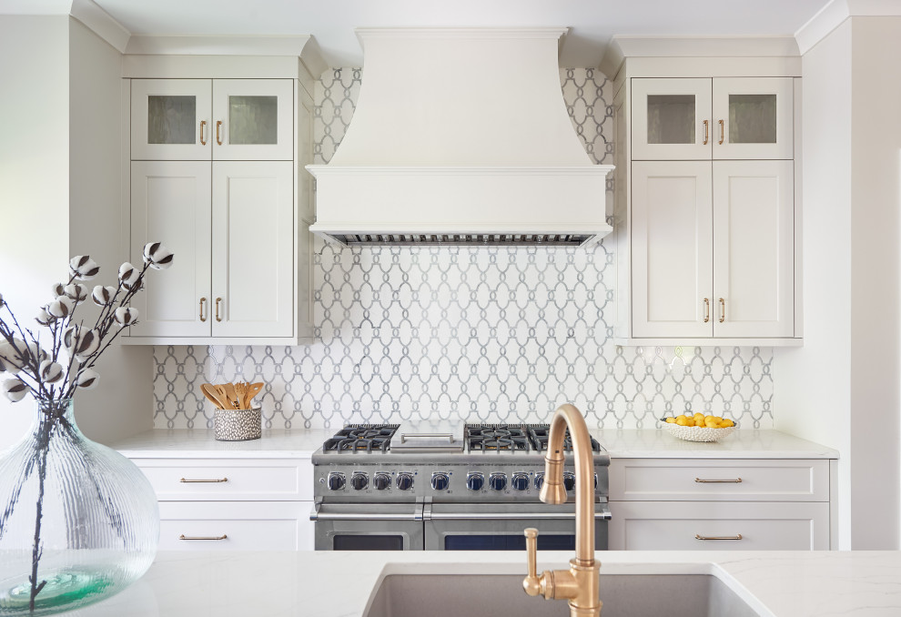 Example of a transitional kitchen design in Charlotte