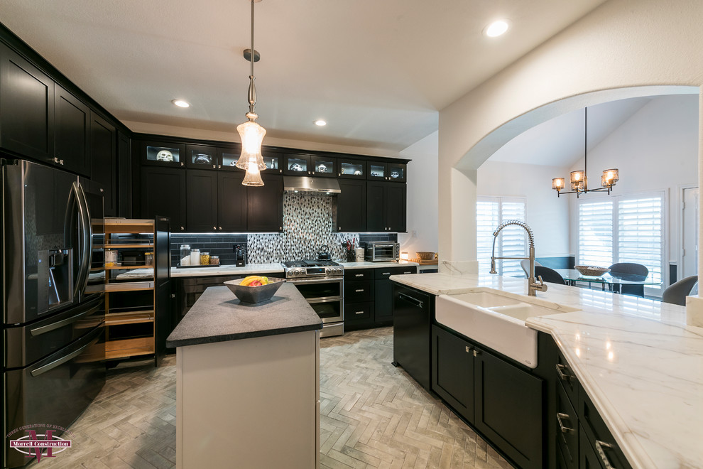 Kitchen - transitional kitchen idea in Dallas