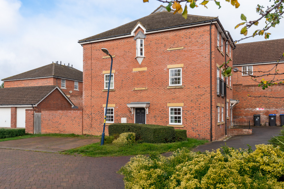 Chartwell Close -  Empty Property - Stage to Sell