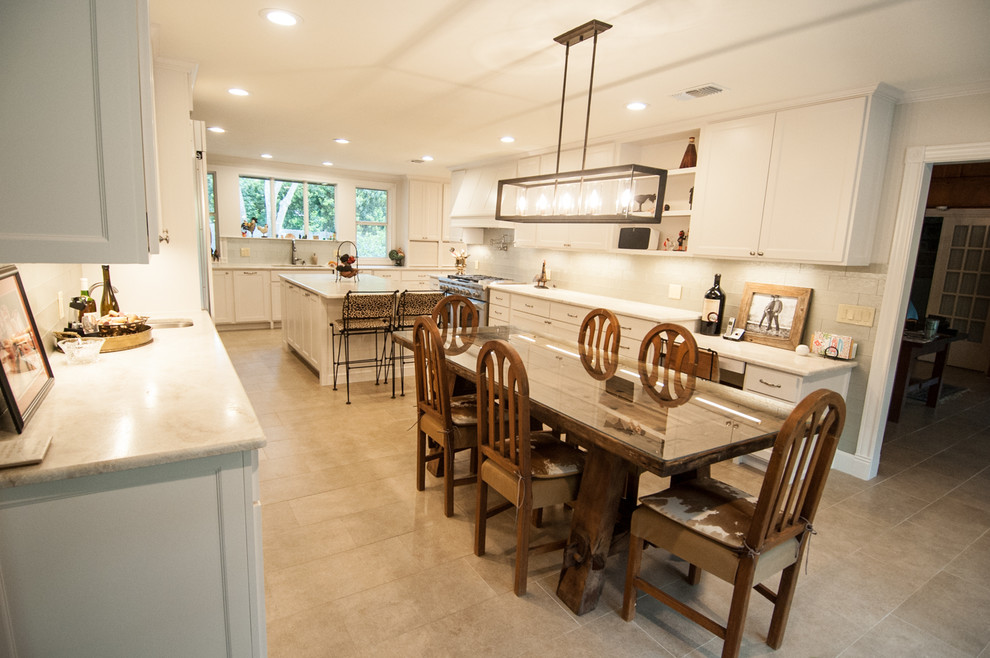 Example of a transitional home design design in Austin