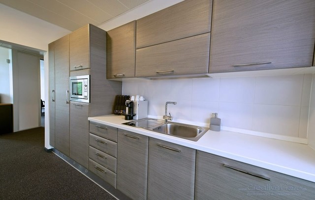 Office Kitchen minimalistisch-kueche