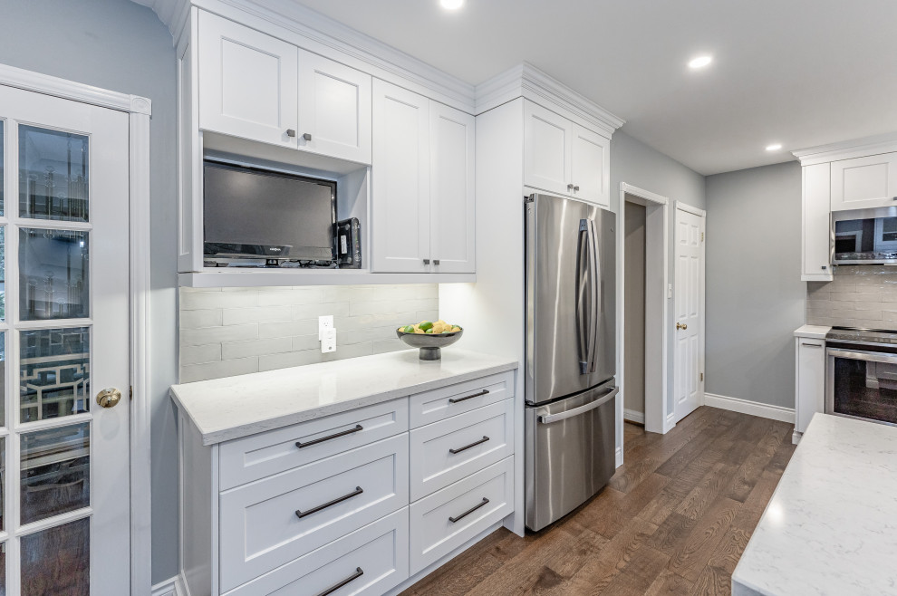 Kitchen - transitional kitchen idea
