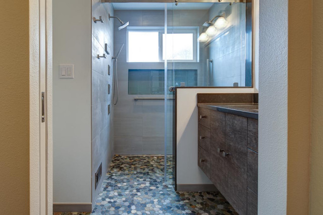Finn Hill Master Bath modern-badezimmer