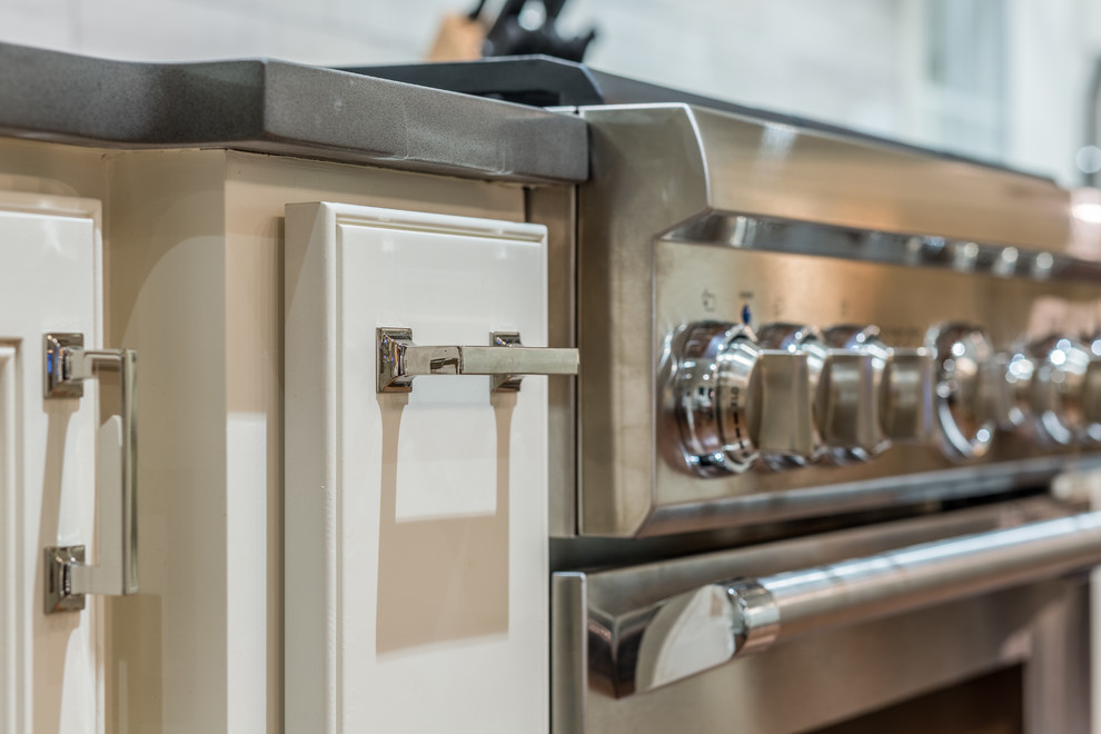 Inspiration for a transitional home design remodel in Austin