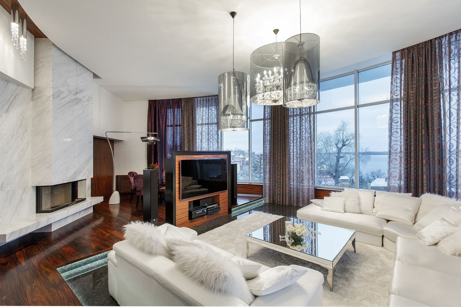 Дом с бассейном