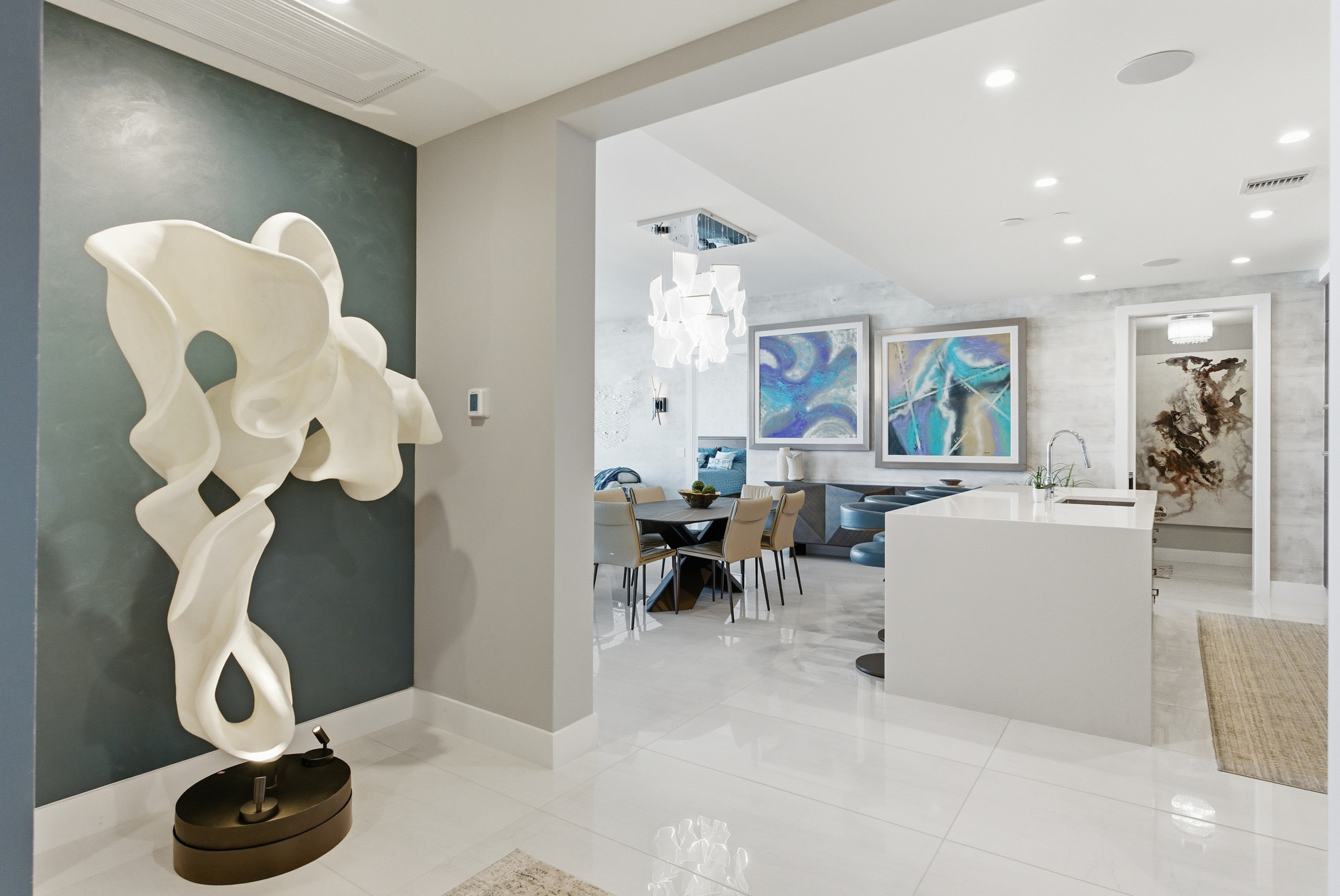 We Love Travel and Art