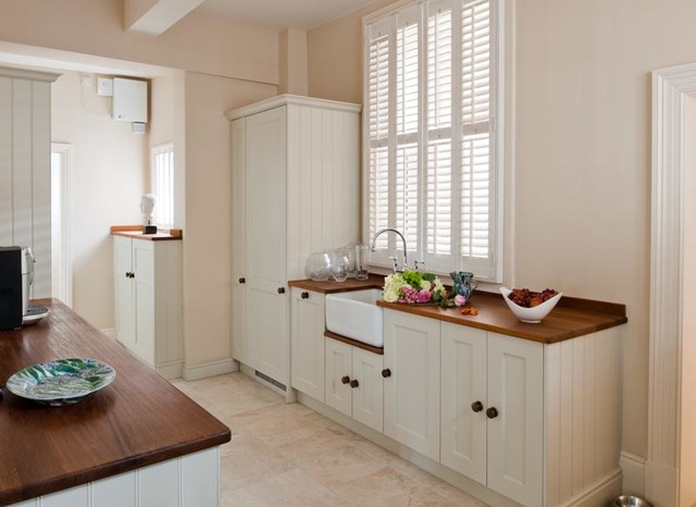 Traditional Colonial Style Kitchen country-kitchen