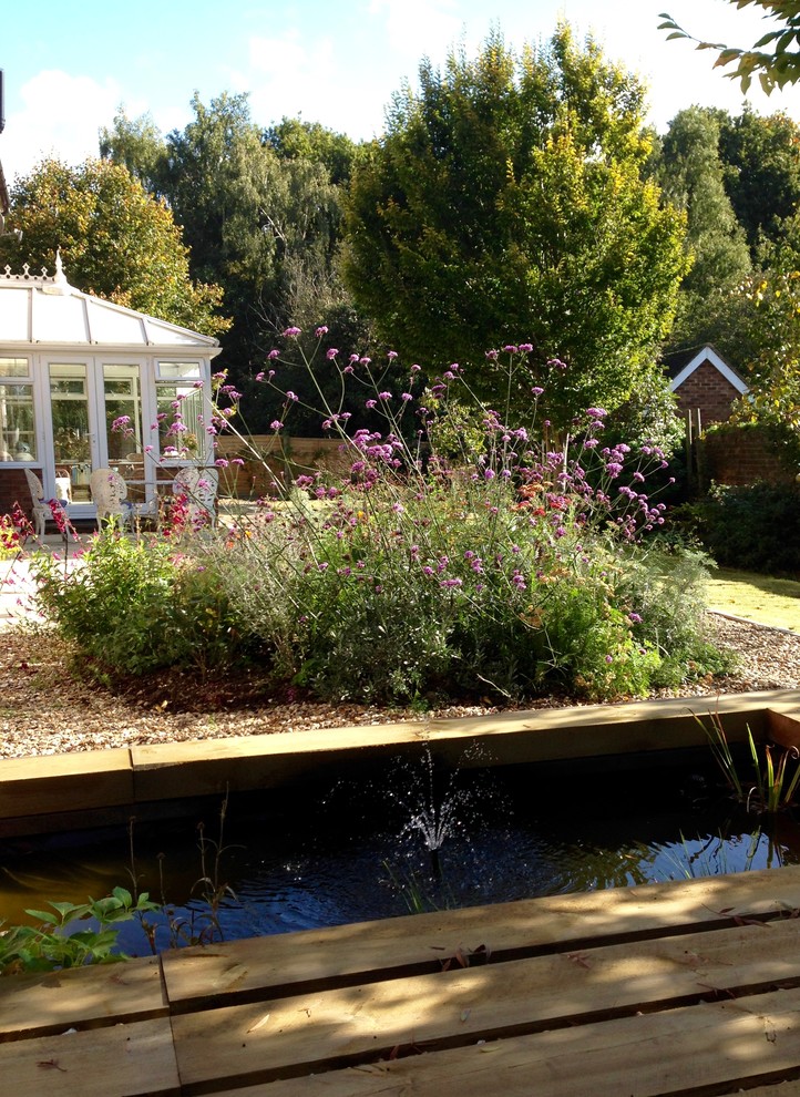 Photo of a mid-sized contemporary garden in Sussex.