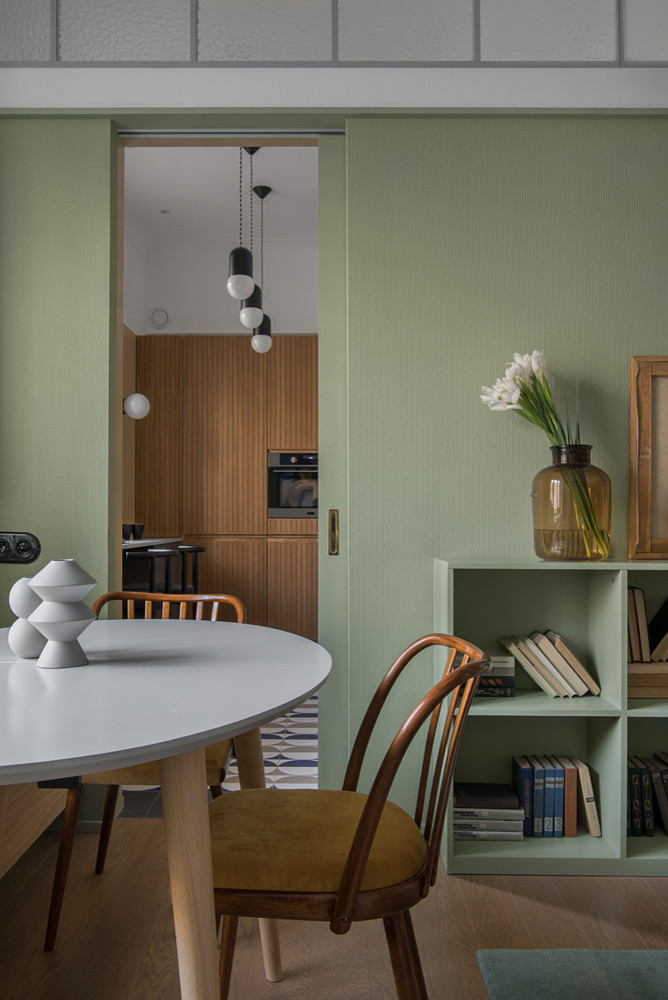 Бутылка кефира пол батона