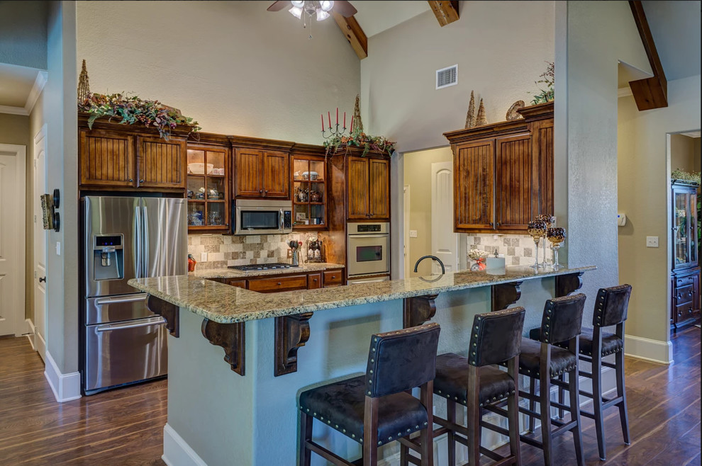Transitional kitchen photo in Seattle