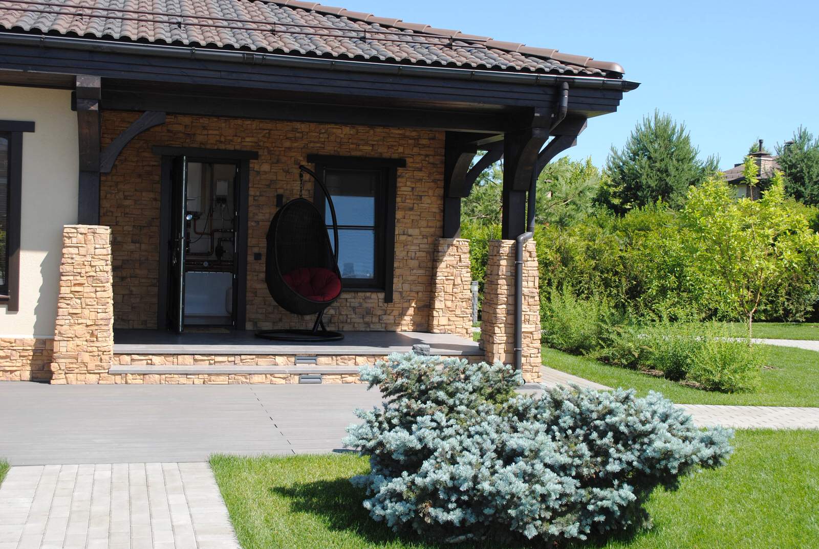 Сад с хвойными растениями