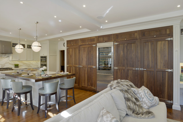 A Dramatic Marble Backsplash in a Transitional Kitchen nyklassisk-koekken