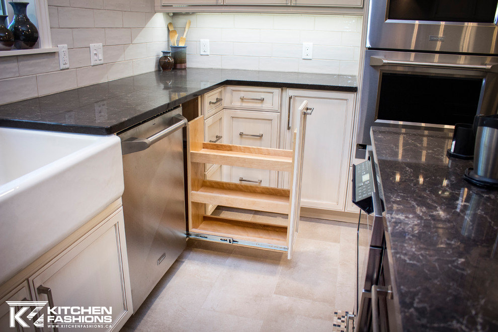 Example of a large transitional kitchen design