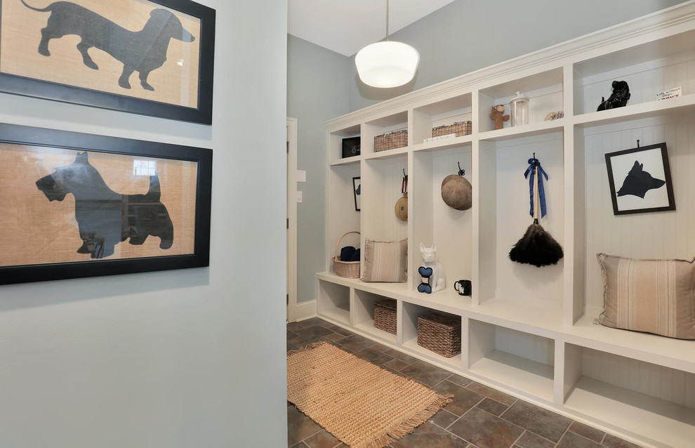 Example of a transitional entryway design in Richmond