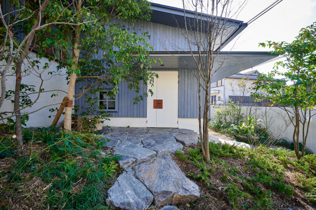 登り庭の家・外観６ modern-veranda