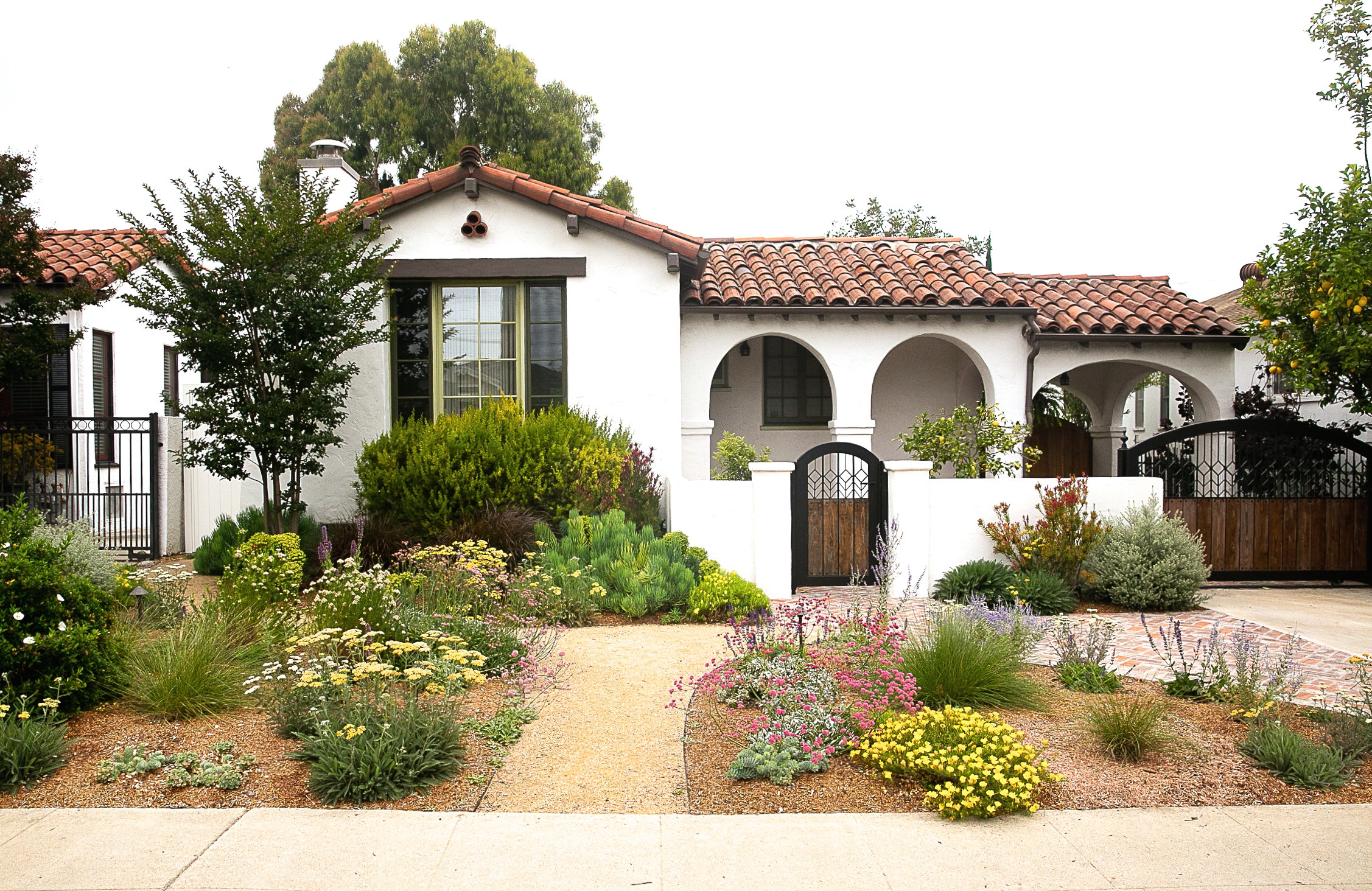 6 Front Yards That Balance Privacy With Curb Appeal, image size:2254x1464