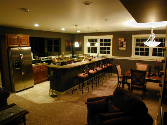 Inspiration for a transitional basement remodel in Milwaukee