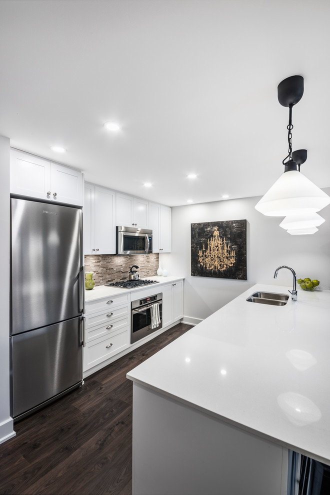 Inspiration for a transitional kitchen remodel in Ottawa