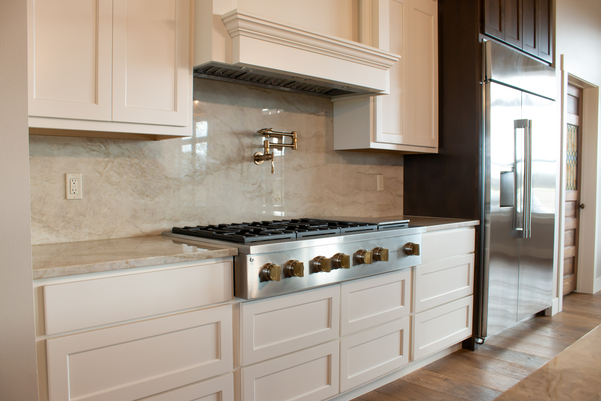 Albright Traditional Home - Living & Kitchen