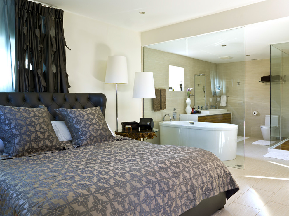 This is an example of a contemporary bedroom in Chicago.