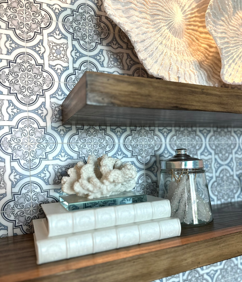 Home design - transitional home design idea in Orlando