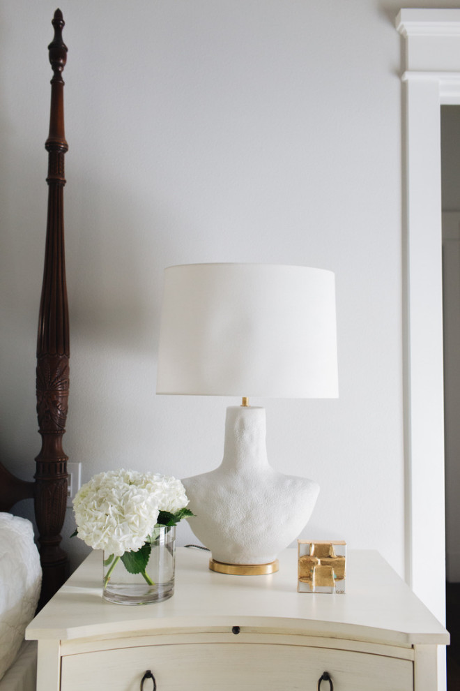 Example of a transitional home design design in Austin